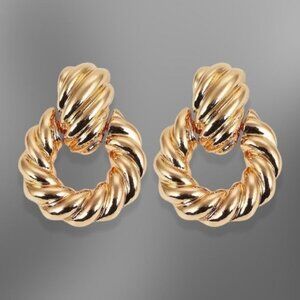 CLT Boutique Chunky Twist Like Earrings Screw-back Hoops Closure Gold Tone NWT